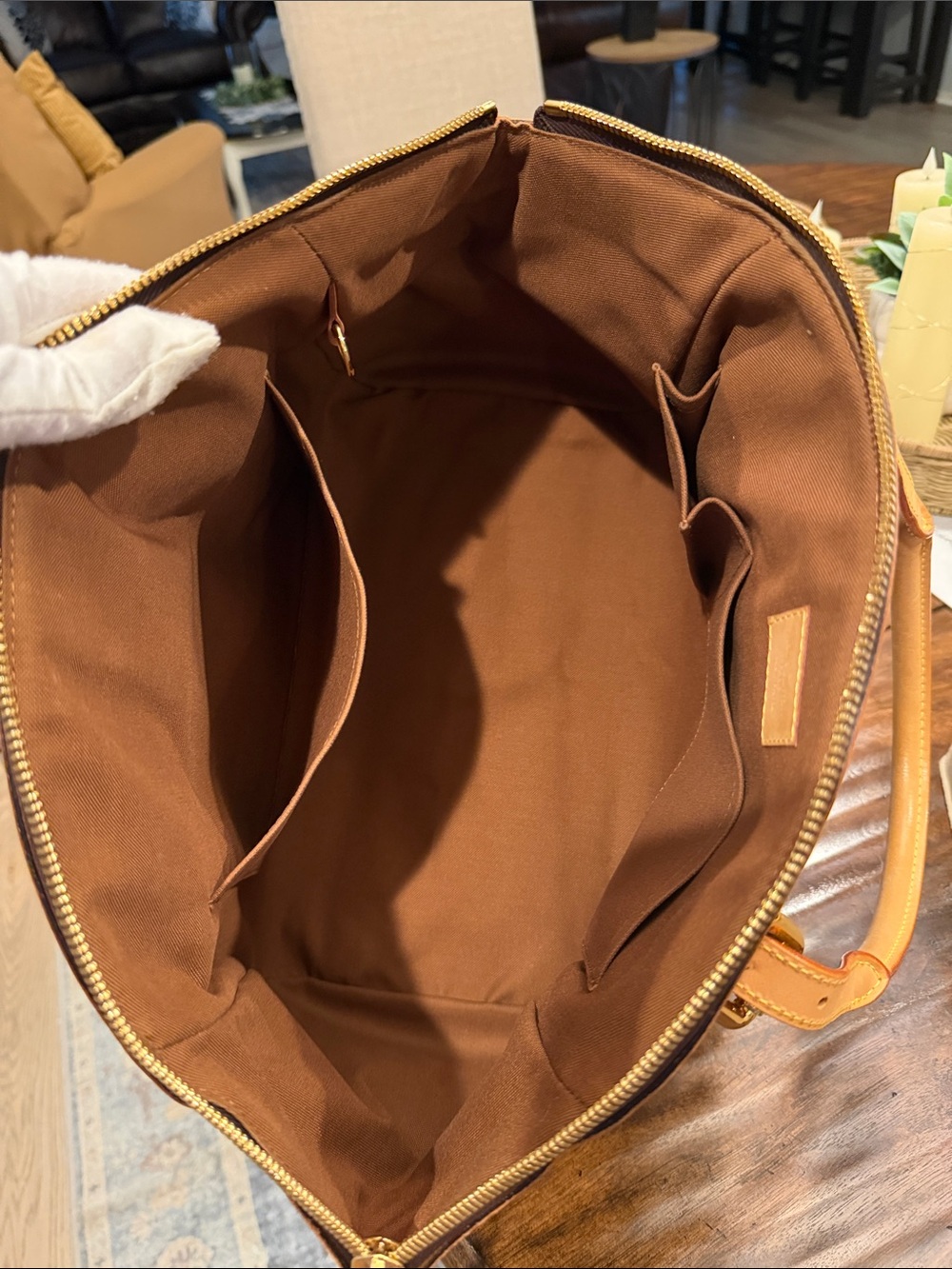 Authentic Louis Vuitton Tivoli GM - Picture 9 of 13